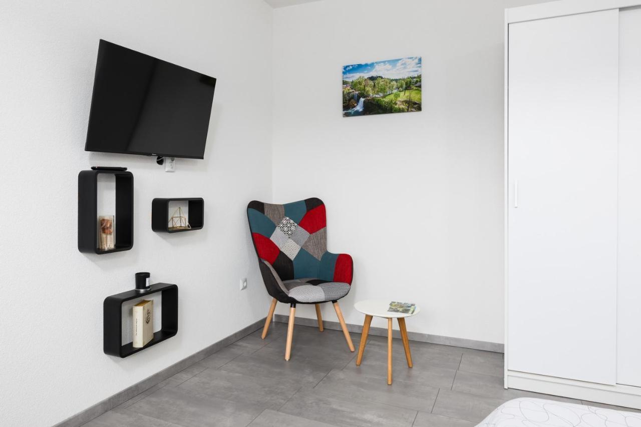 Studio Apartman Sirius Слуни Екстериор снимка