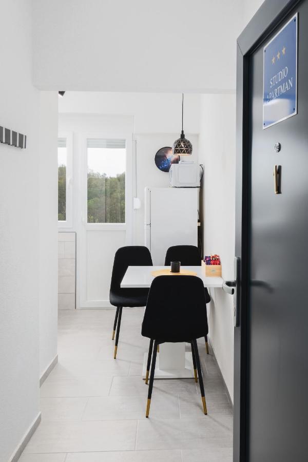 Studio Apartman Sirius Слуни Екстериор снимка